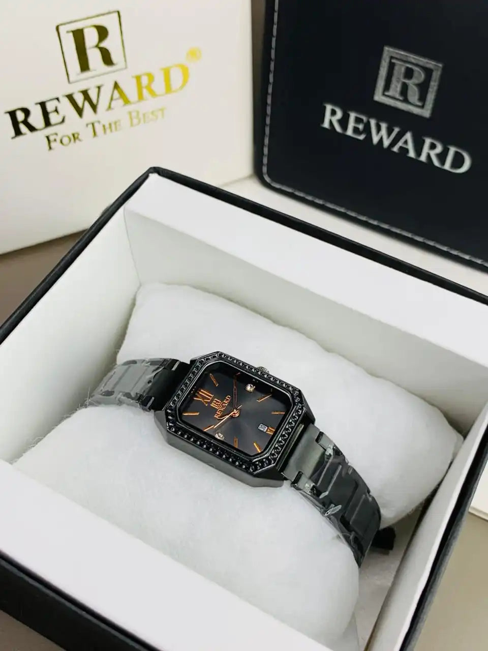 Reward-Inspired Elegance for Women,Black Chain Edition