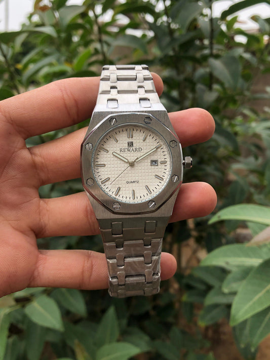 Luxury Redefined – TimeAura Premium Watch